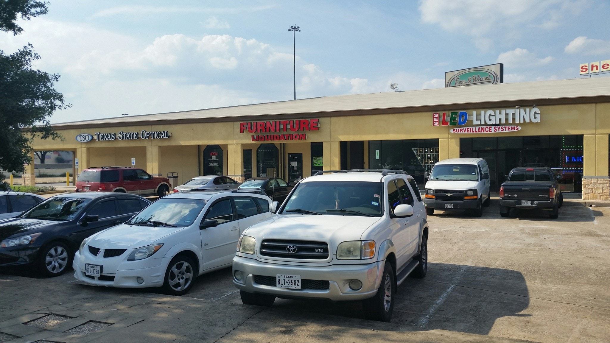 7115-7149 Southwest Fwy, Houston, TX for lease Primary Photo- Image 1 of 2