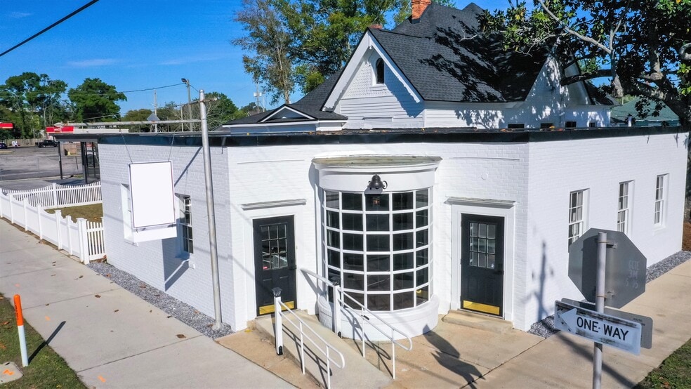 700 W Garden St, Pensacola, FL for lease - Building Photo - Image 3 of 63