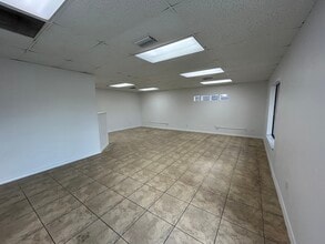 3080 N Washington Blvd, Sarasota, FL for lease Interior Photo- Image 2 of 6