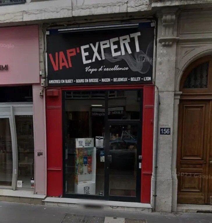 Retail in Lyon for lease Building Photo- Image 1 of 4