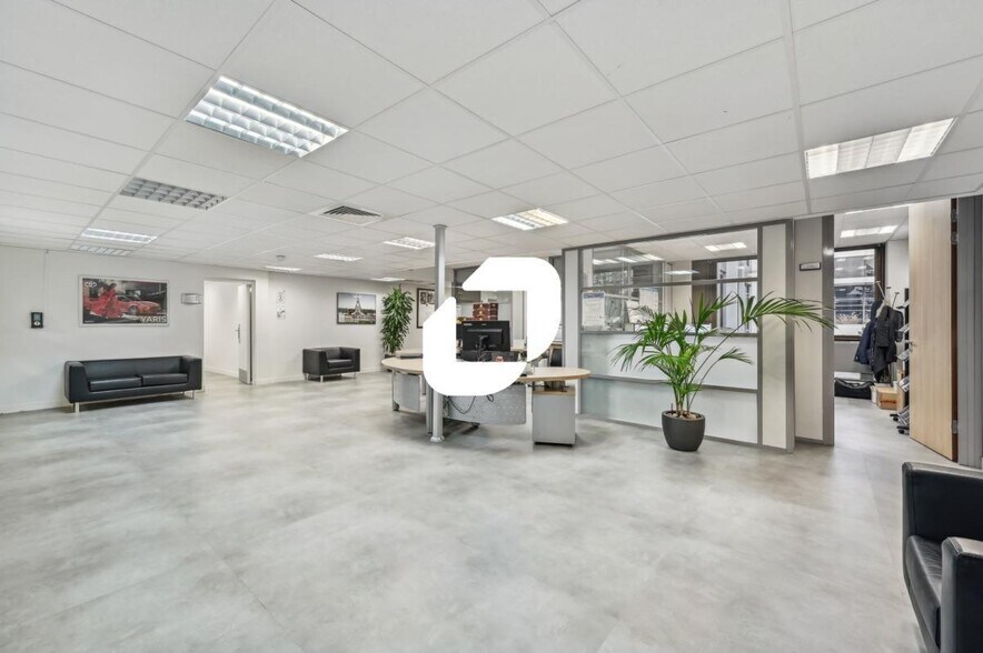 Bureau dans Saint-Cloud à louer - Photo du bâtiment - Image 3 de 14