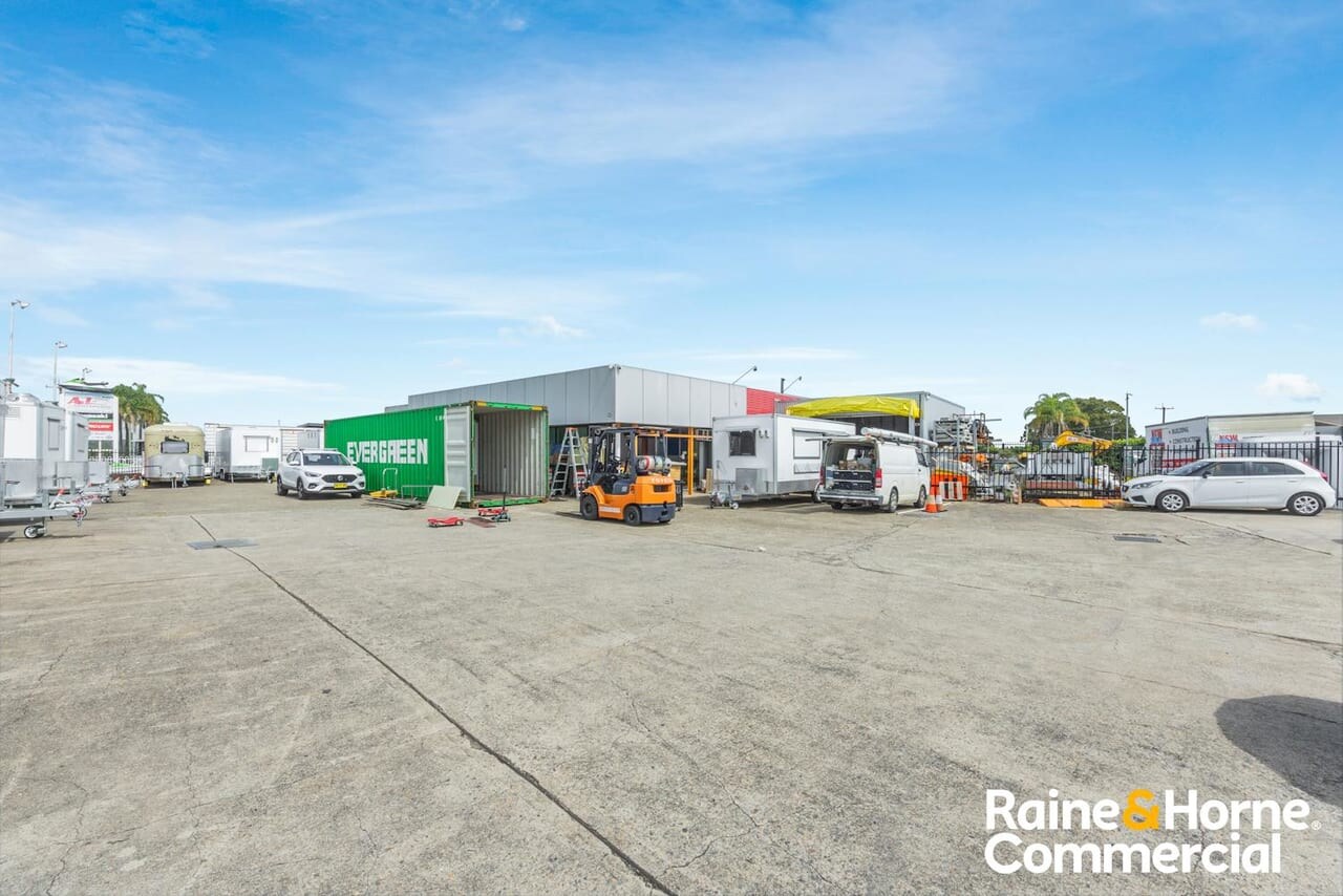 726 Woodville Rd, Fairfield East for lease Primary Photo- Image 1 of 4