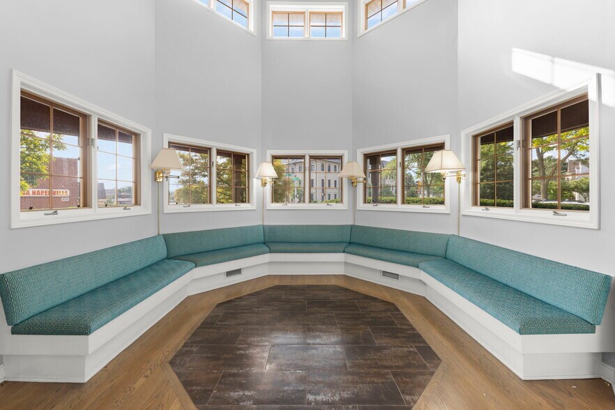 405 S Main St, Naperville, IL à louer - Photo intérieure - Image 2 de 26