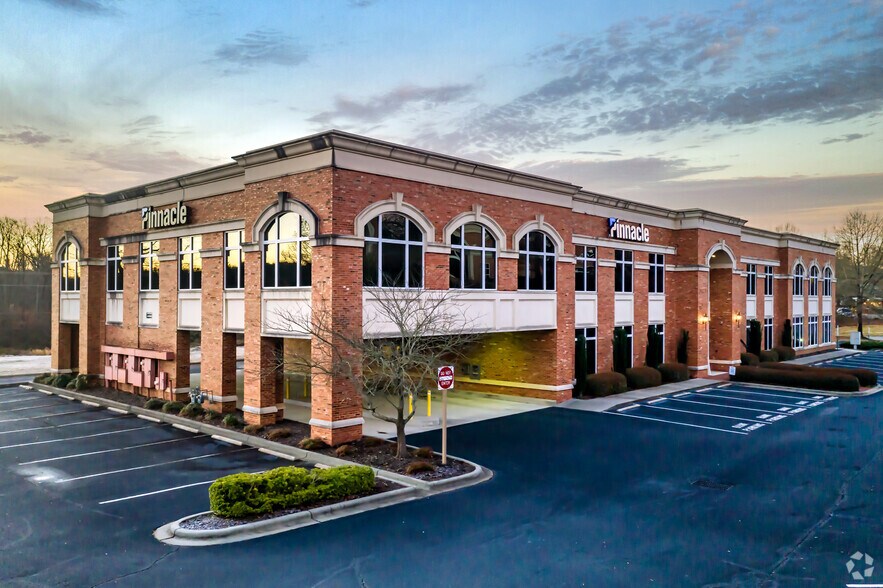 108 Gateway Blvd, Mooresville, NC à louer - Photo du bâtiment - Image 2 de 24
