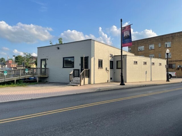 27 N State St, Ephrata, PA à louer - Photo principale - Image 1 de 24