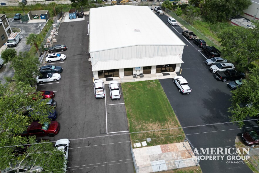 5946 Clark Center Ave, Sarasota, FL à louer - Photo du bâtiment - Image 3 de 20