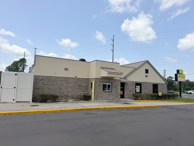 Plus de détails pour 2439 Enterprise Rd, Orange City, FL - Commerce de détail à vendre