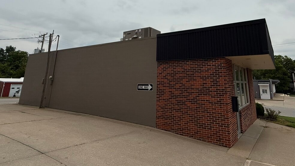619 Holiday Plz, Lansing, KS for lease - Building Photo - Image 2 of 4
