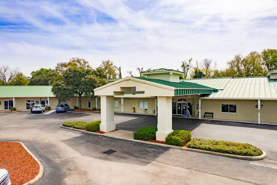 425-427 S Parsons Ave, Brandon, FL for lease - Building Photo - Image 1 of 10