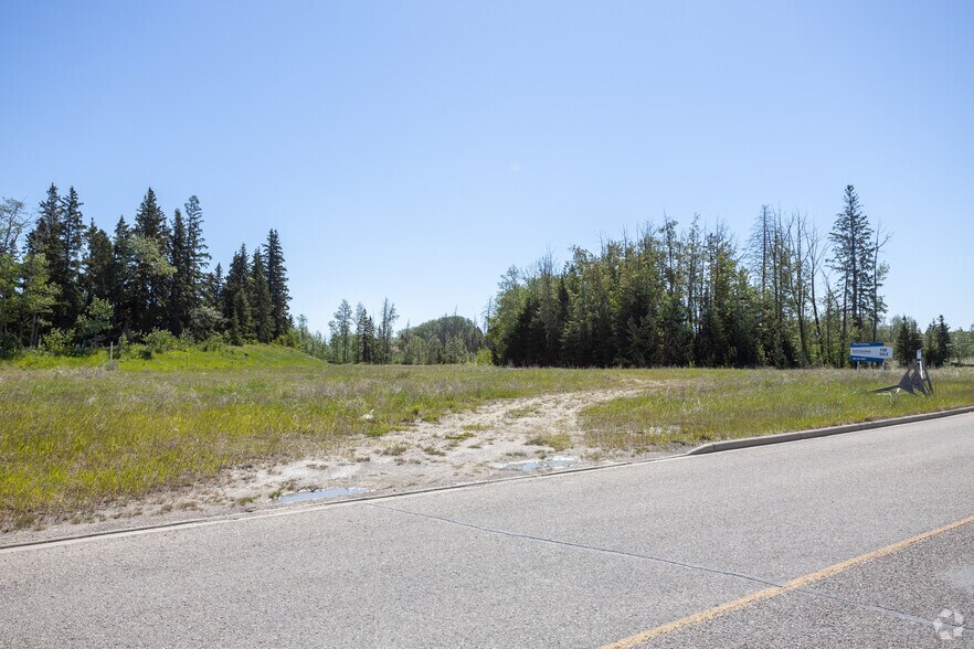 10 Spruce St, Red Deer County, AB à vendre - Photo du bâtiment - Image 3 de 4