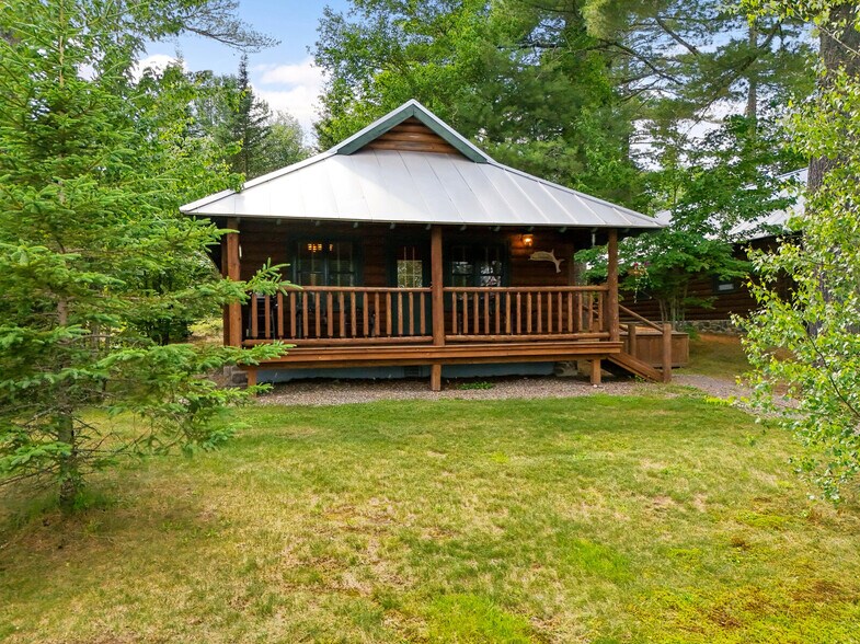 6003 Route 201, Parlin Pond Twp, ME à vendre - Photo du bâtiment - Image 3 de 20