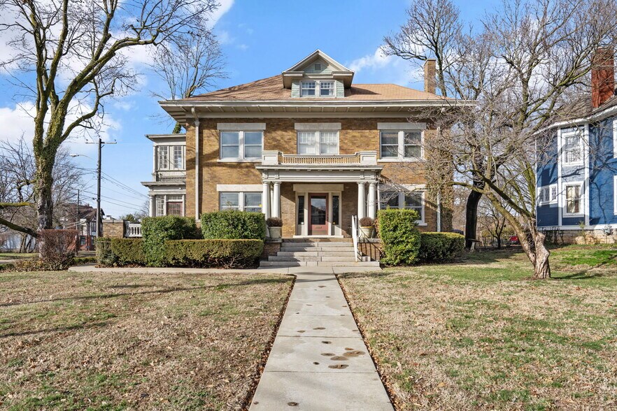 1201 E Walnut St, Springfield, MO à vendre - Photo du bâtiment - Image 2 de 58