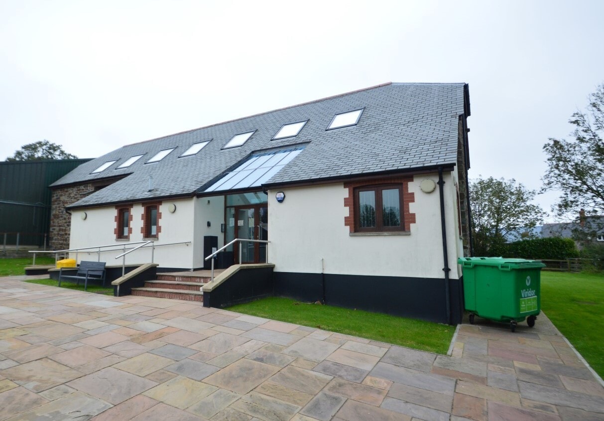 Hill, Filleigh for lease Building Photo- Image 1 of 4