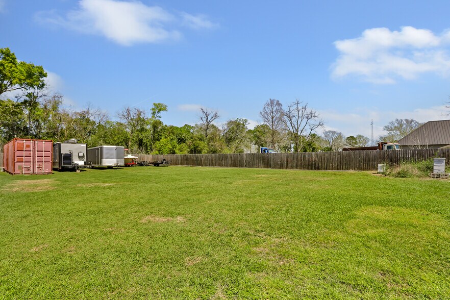 203 Isaacks Rd, Humble, TX à louer - Photo du bâtiment - Image 3 de 25