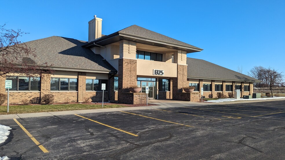 1325 S Main St, Fond Du Lac, WI for lease - Building Photo - Image 1 of 7