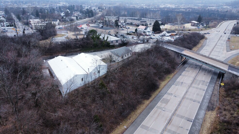 211 Boro Line Rd, King Of Prussia, PA à louer - Photo du bâtiment - Image 3 de 5