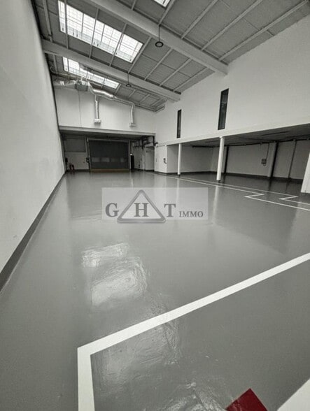 Industrial in Villeneuve-la-Garenne for lease - Interior Photo - Image 2 of 16