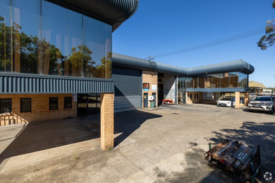 8 Prince William Dr, Seven Hills à louer - Photo du bâtiment - Image 2 de 3
