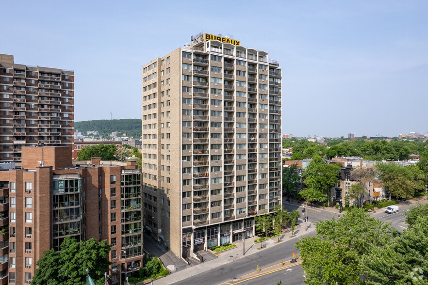 1010-1030 Rue Cherrier, Montréal, QC à louer - Photo du bâtiment - Image 2 de 4