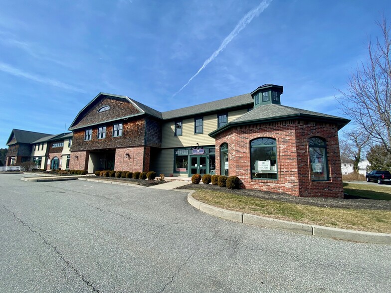 106 Clock Tower Sq, Portsmouth, RI for sale - Primary Photo - Image 1 of 1