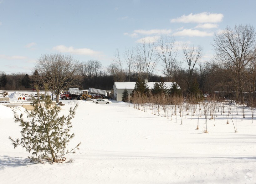 6350 Whitmore Lake Rd, Whitmore Lake, MI à vendre - Photo du bâtiment - Image 2 de 2