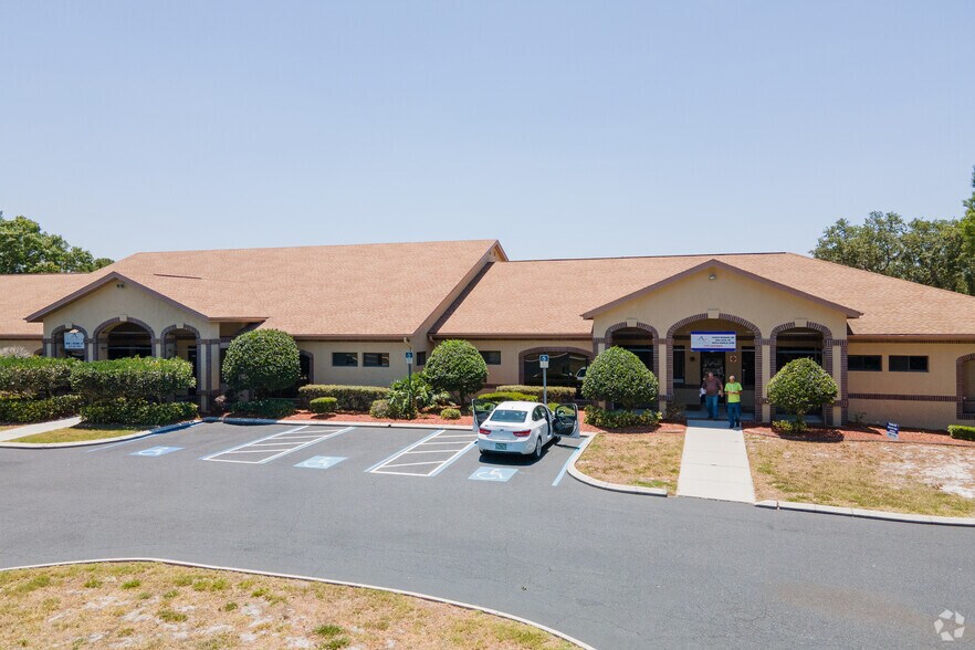 13901 Lakeshore Blvd, Hudson, FL à louer - Photo du bâtiment - Image 2 de 4