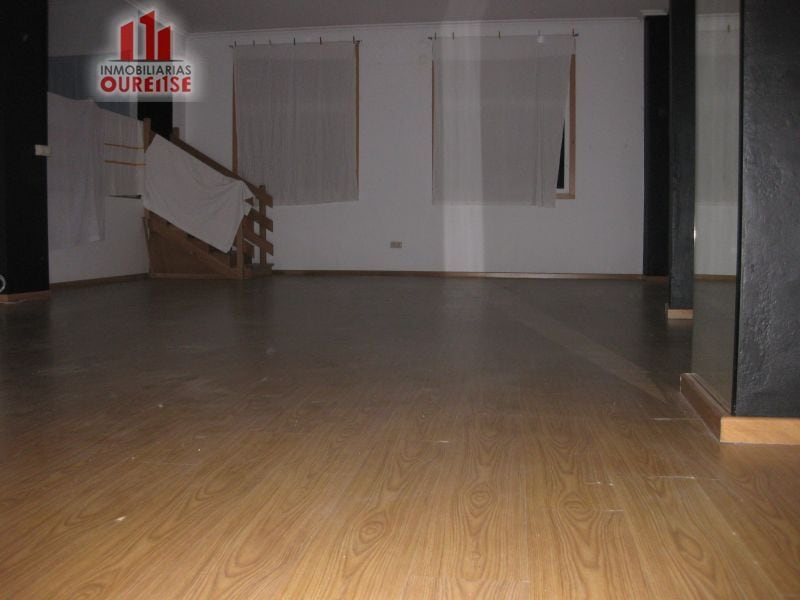 Retail in Ourense, Orense for lease Primary Photo- Image 1 of 8