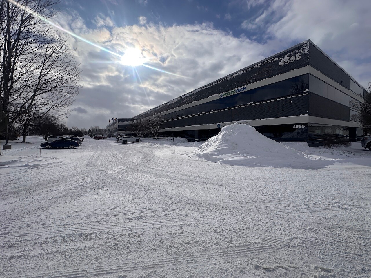 4595 Broadmoor Ave SE, Grand Rapids, MI à louer Photo principale- Image 1 de 30