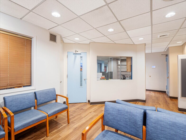 157 E 72nd St, New York, NY à vendre - Photo du bâtiment - Image 3 de 8