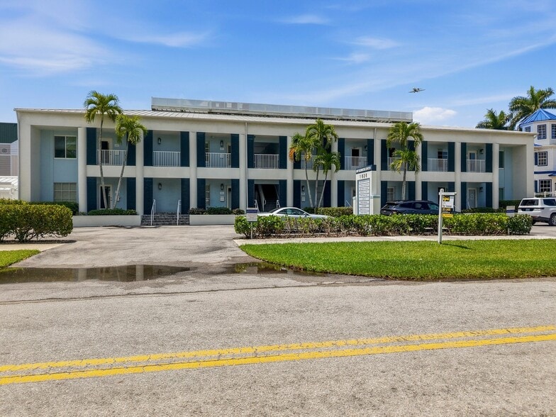 1020 8th Ave S, Naples, FL for sale - Primary Photo - Image 1 of 11