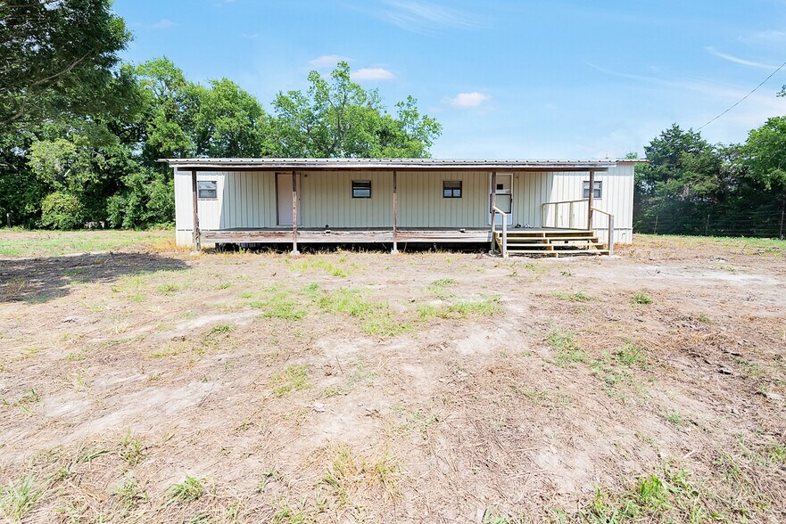 610 County Road 2155, Klondike, TX à vendre - Photo du bâtiment - Image 3 de 11