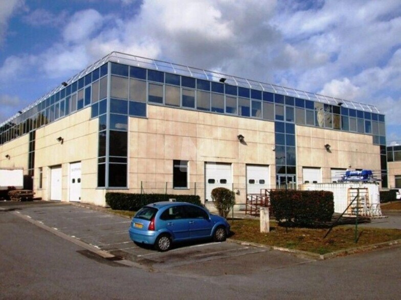 Bureau dans Chilly-Mazarin à louer - Photo du bâtiment - Image 2 de 6