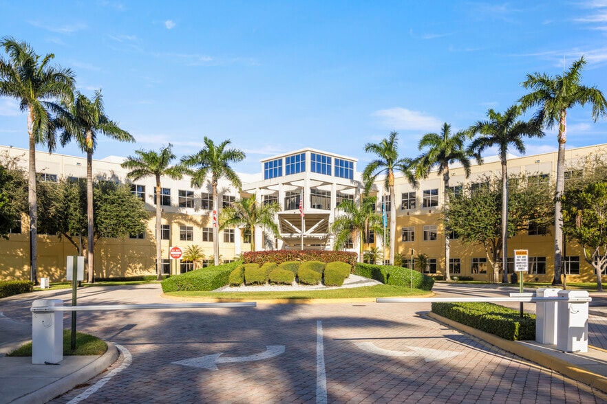 901 Peninsula Corporate Cir, Boca Raton, FL for lease - Building Photo - Image 3 of 17