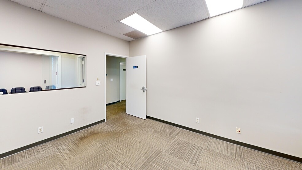 1403 Eastchester Dr, High Point, NC for lease - Building Photo - Image 3 of 7