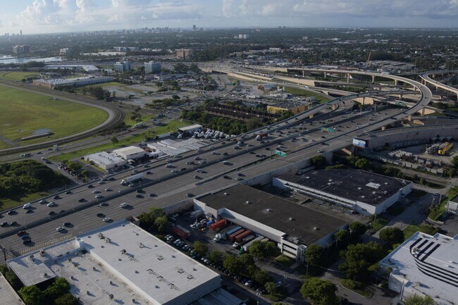 Plus de détails pour 1325 NW 78th Ave, Doral, FL - Industriel à louer