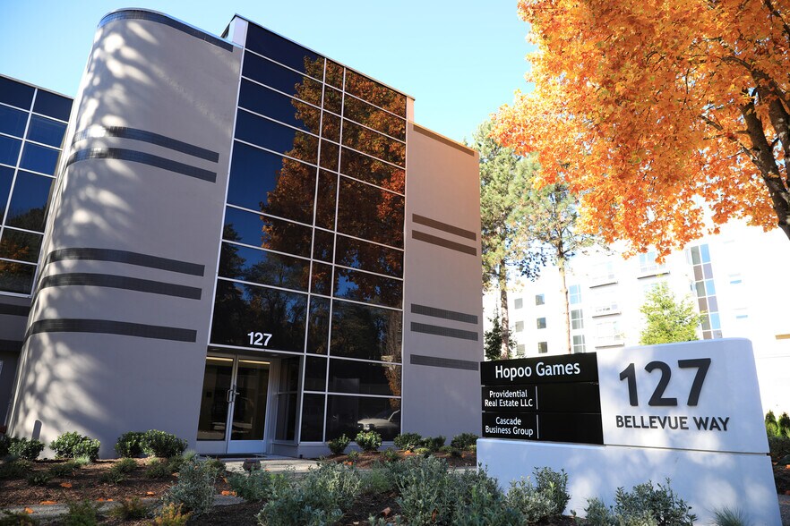 127 Bellevue Way SE, Bellevue, WA à louer - Photo du bâtiment - Image 2 de 7