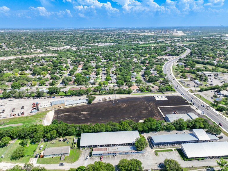 14732 Bulverde Rd, San Antonio, TX à louer - Photo du bâtiment - Image 3 de 28