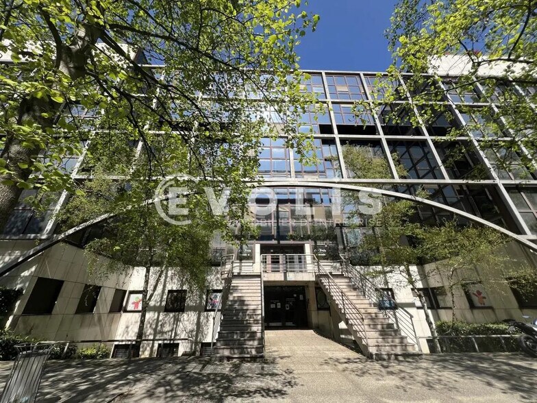 Bureau dans Noisy-le-Grand à louer - Photo du bâtiment - Image 1 de 8