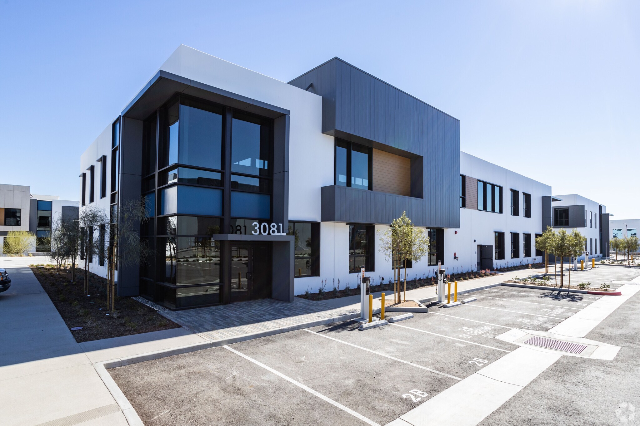 3031-3035 N Hollywood Way, Burbank, CA à vendre Photo du bâtiment- Image 1 de 5