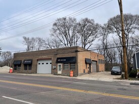 565 N State St, Elgin IL - Entrepôt