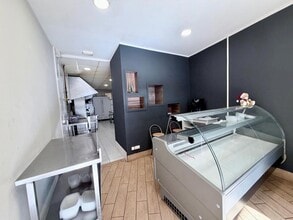 Retail in Sant Feliu de Llobregat, Barcelona for lease Interior Photo- Image 2 of 18
