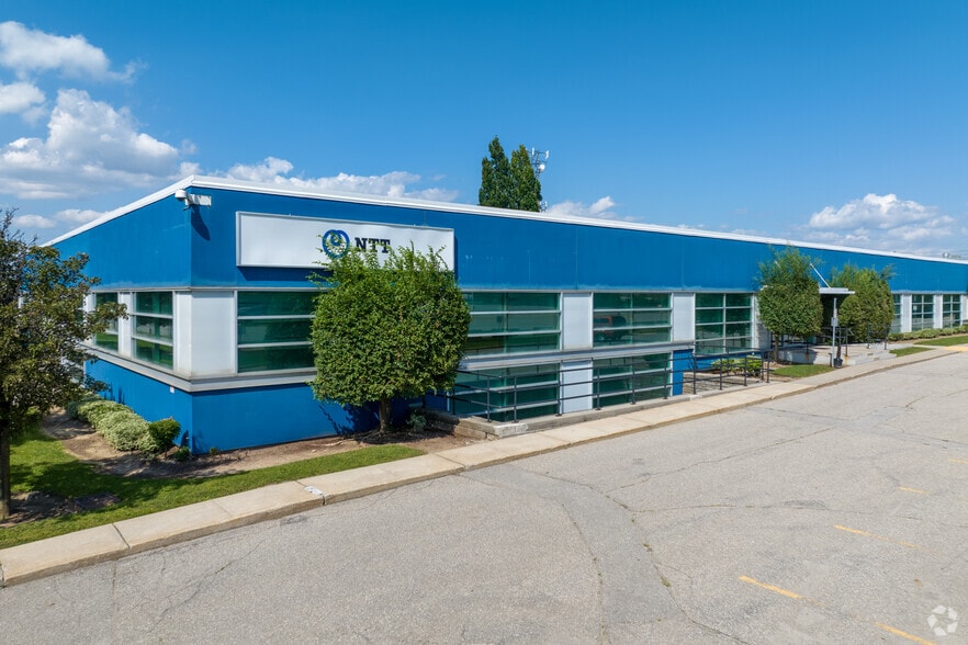 251 Attwell Dr, Toronto, ON à vendre - Photo du bâtiment - Image 1 de 1