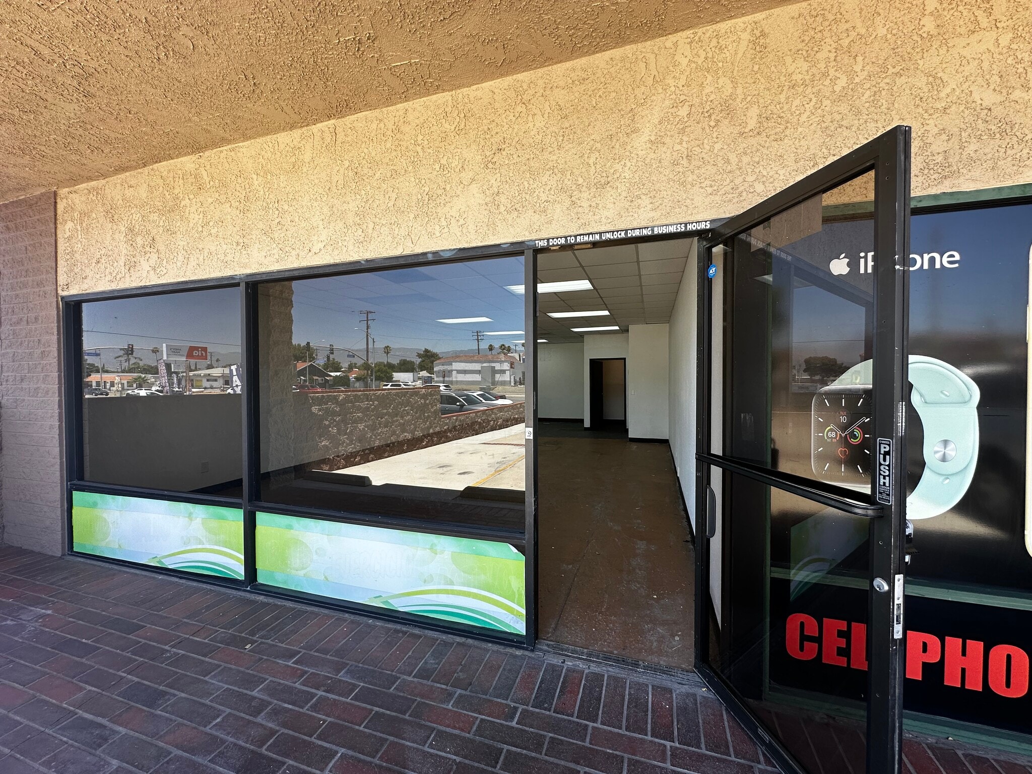 519 W Foothill Blvd, Rialto, CA for lease Interior Photo- Image 1 of 7