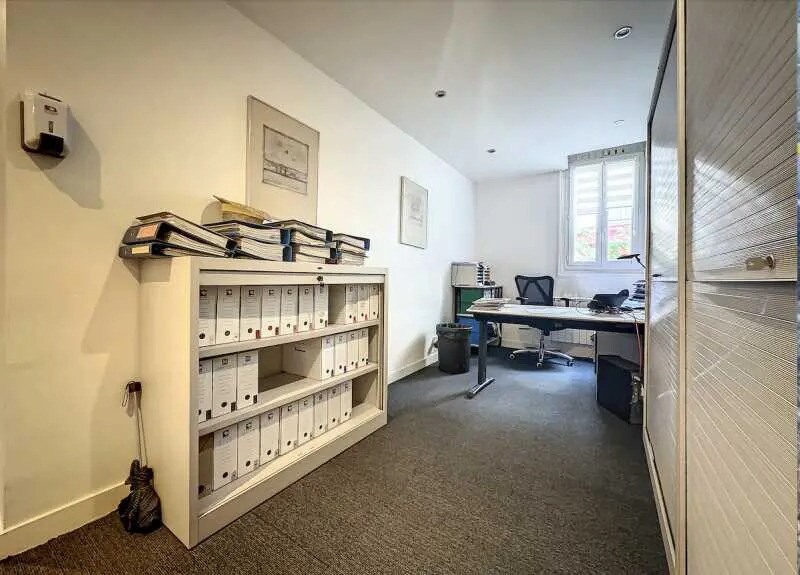 Office in Paris for sale - Interior Photo - Image 2 of 16