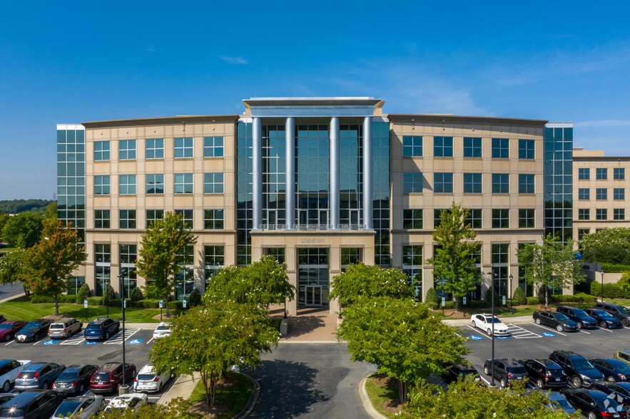 13840 Ballantyne Corporate Pl, Charlotte, NC for lease - Building Photo - Image 3 of 7