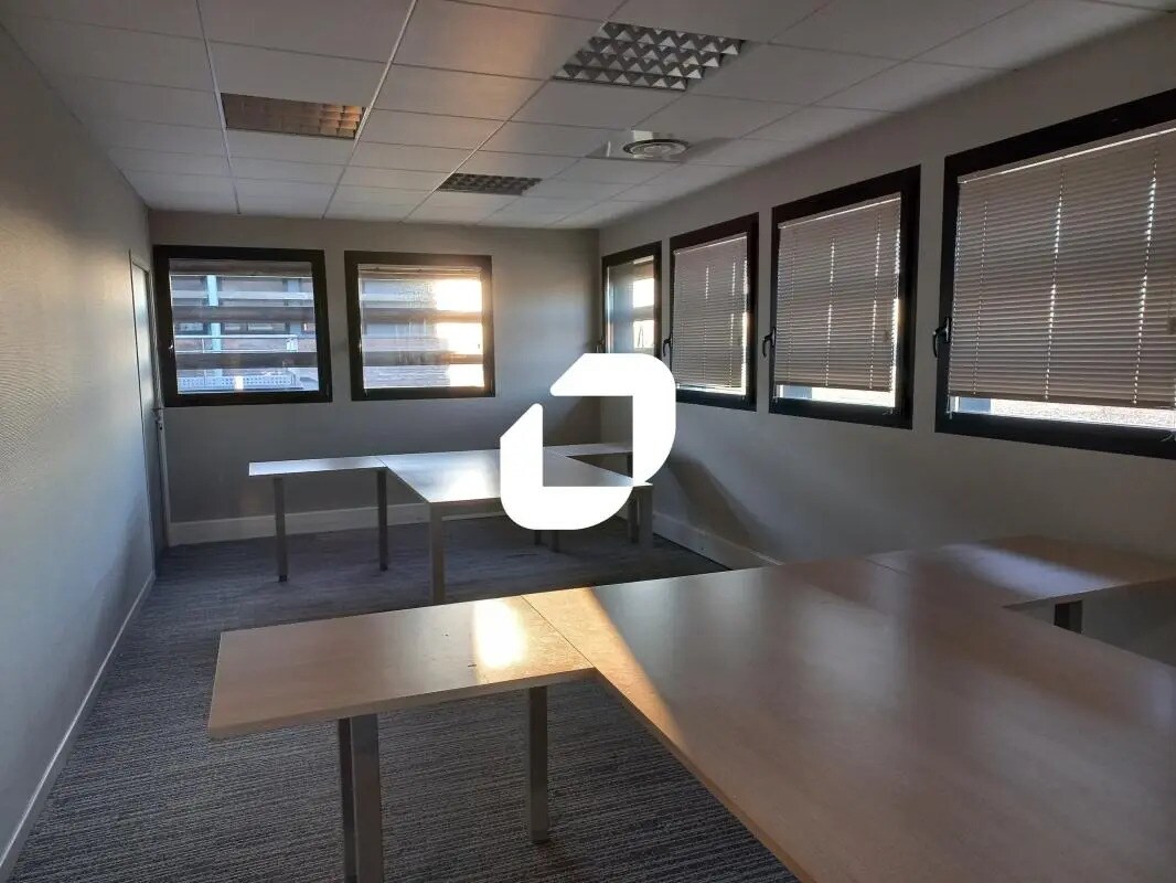 250/260 Rue Salvador Allende, Loos for lease Interior Photo- Image 1 of 12