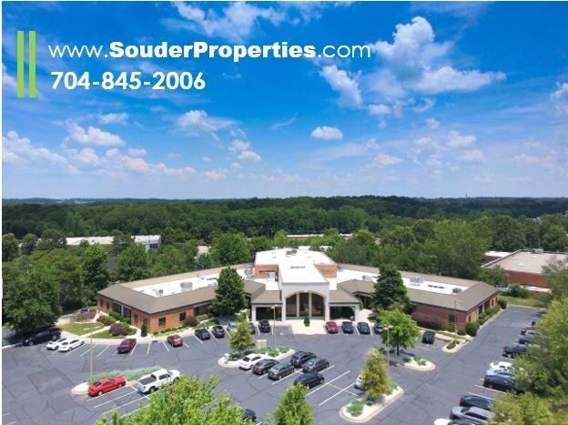 8501 Tower Point Dr, Charlotte, NC à louer Photo du bâtiment- Image 1 de 10