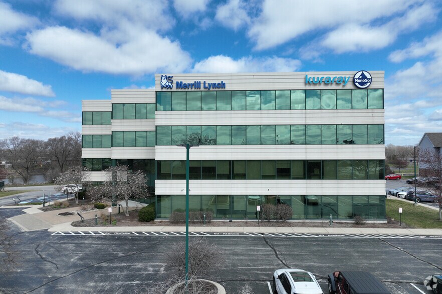 707 E 80th Pl, Merrillville, IN à louer - Photo du bâtiment - Image 3 de 23