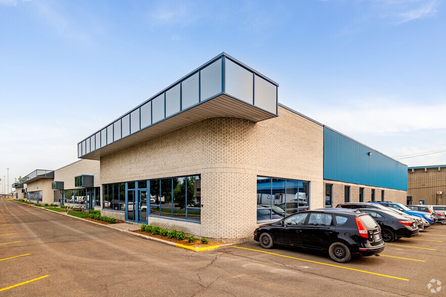 8453-8487 Av Albert-Louis-Van Houtte, Montréal, QC à vendre - Photo du bâtiment - Image 1 de 1