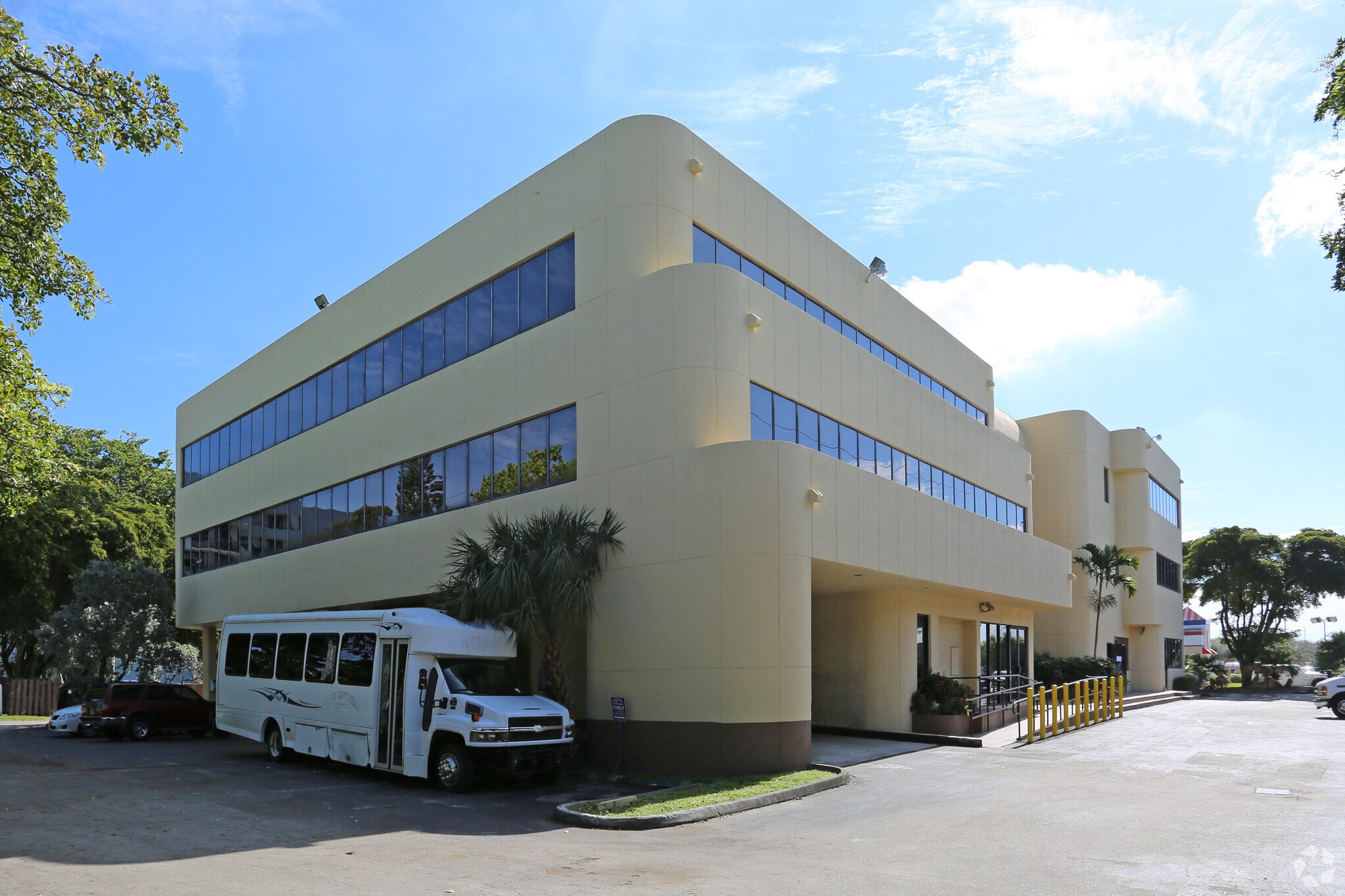 20295 NW 2nd Ave, Miami, FL à louer Photo principale- Image 1 de 9